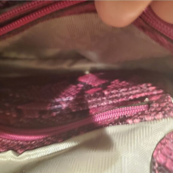 MICAHEL Michael Kors RETAIL Fucshia Snakeskin Crossbody - Picture 10 of 16